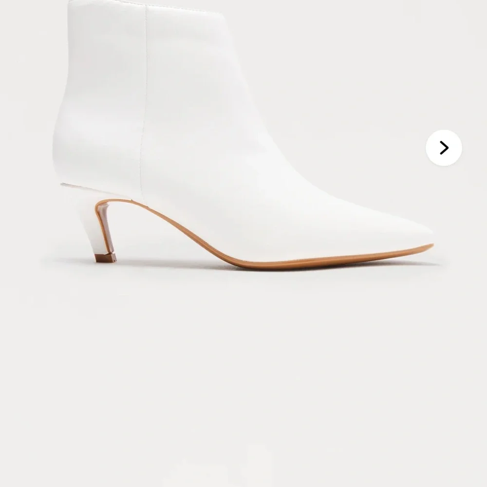 Fashion Nova Chic White Heeled Boots - Picture 1 of 4